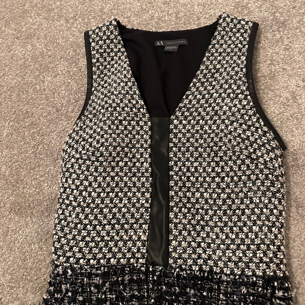 Stunning black tweed dress with leather detailing has pockets, brand new - Picture 3 of 6